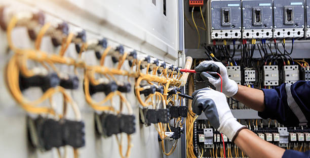 Professional Electrician technician working in Maineville, OH